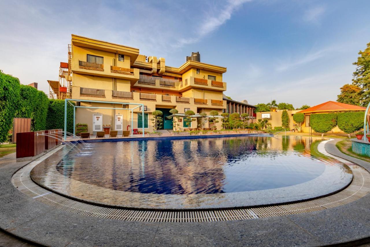 Downtown Resorts Nh8 Dhāruhera Dış mekan fotoğraf